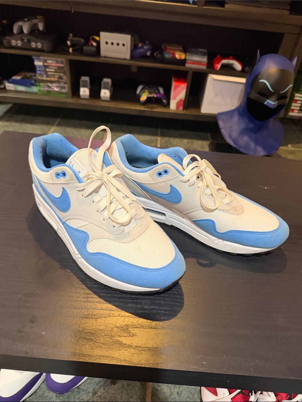 10.5 Nike Men’s White and Light Blue Low-Top AirMax
